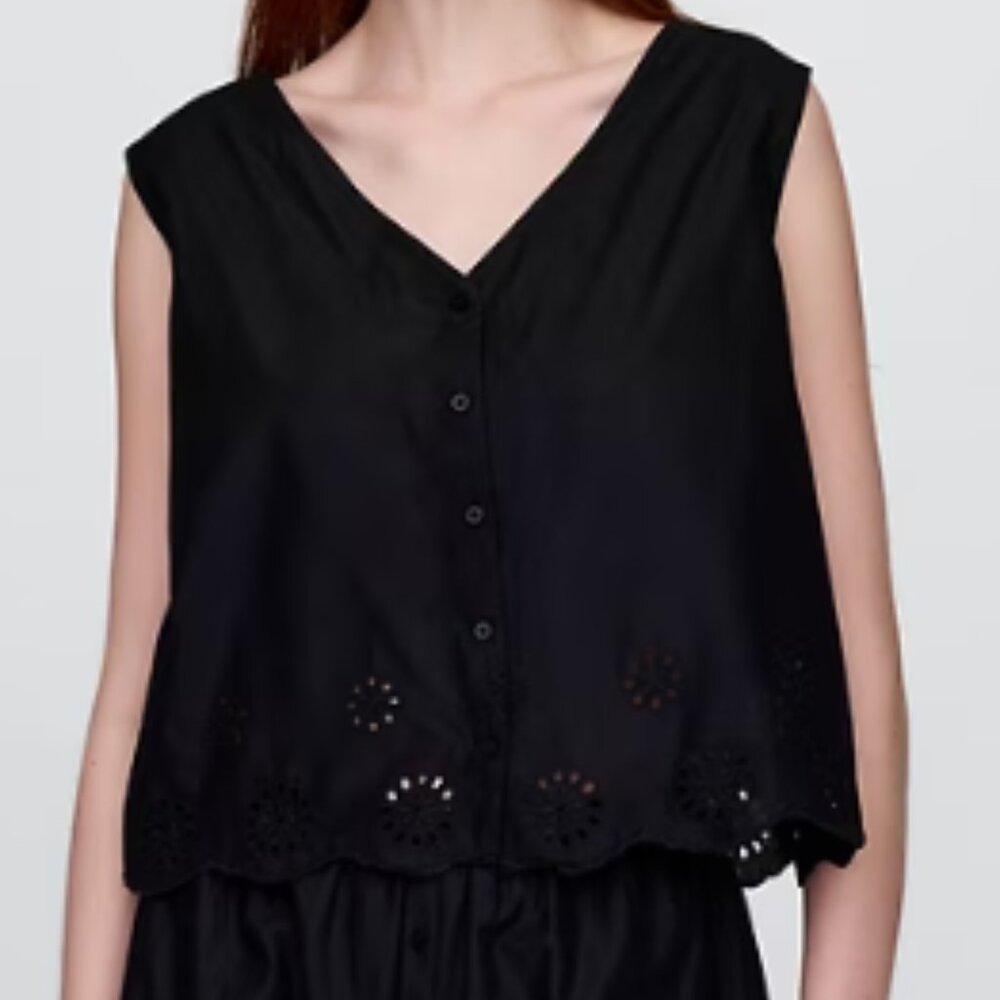 NWT Gap Body Eyelet Hem PJ Top, Sleeveless V-Neck Button Front - Womens Small